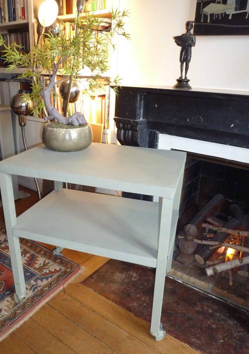 Vends petite table roulante en métal