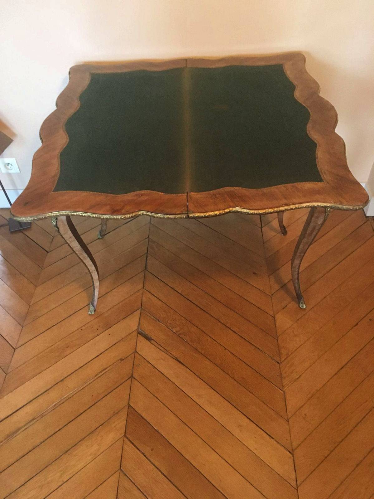 Table à jeu style Louis XV