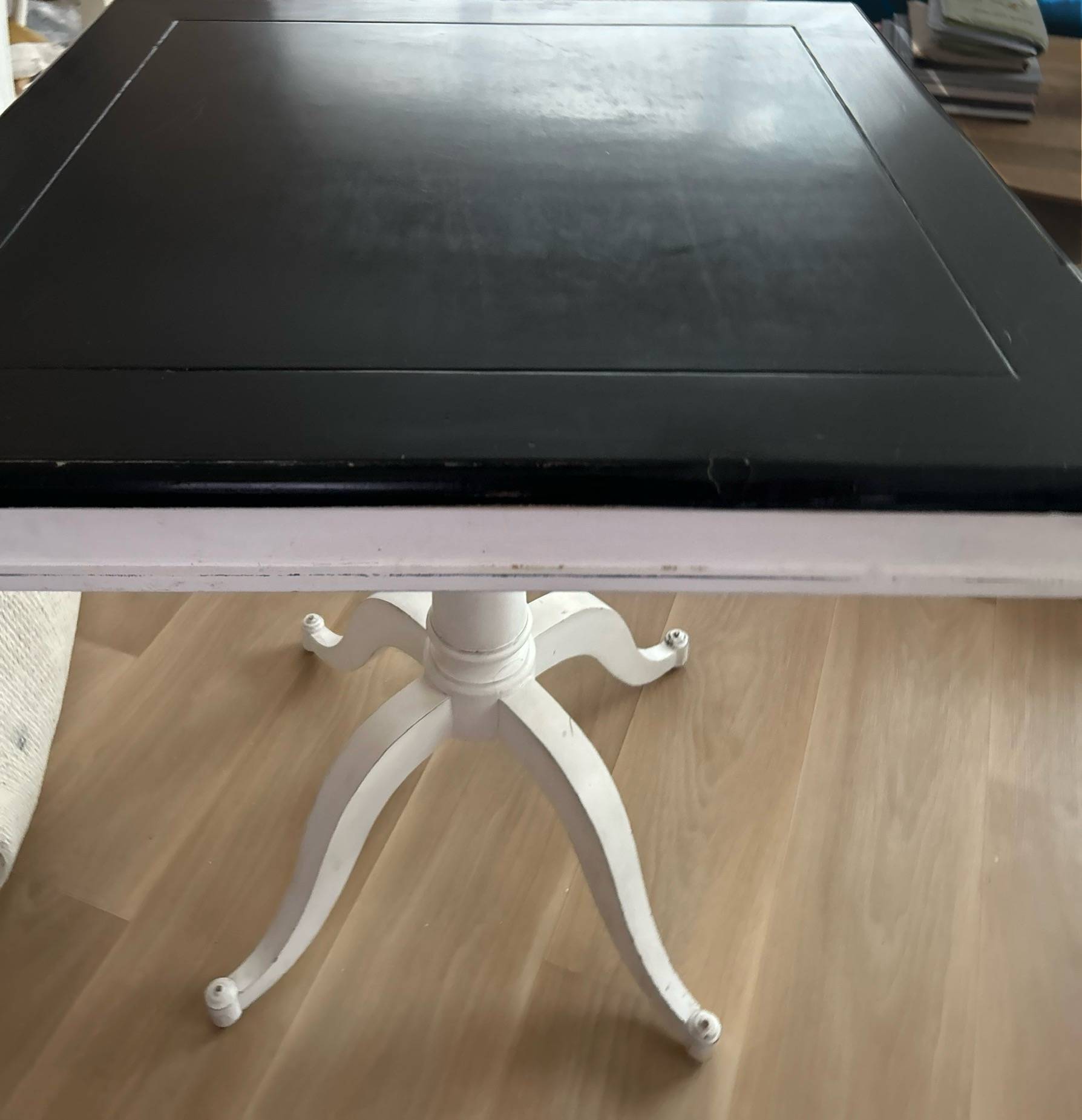 Table style Louis-Philippe pied central Quadripode