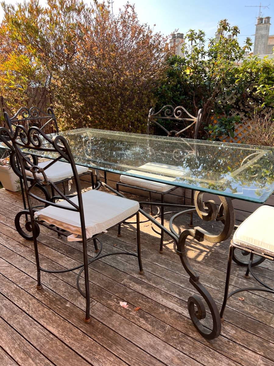 Table en verre et fer forgé et ses 4 chaises