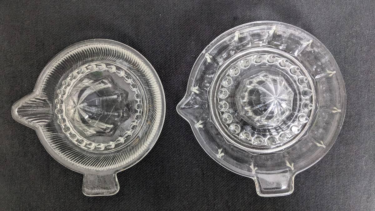 Vends 1 ou 2 presse-agrumes en verre