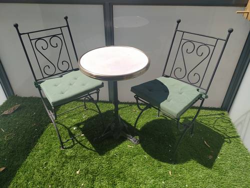 Table et chaises - extérieur