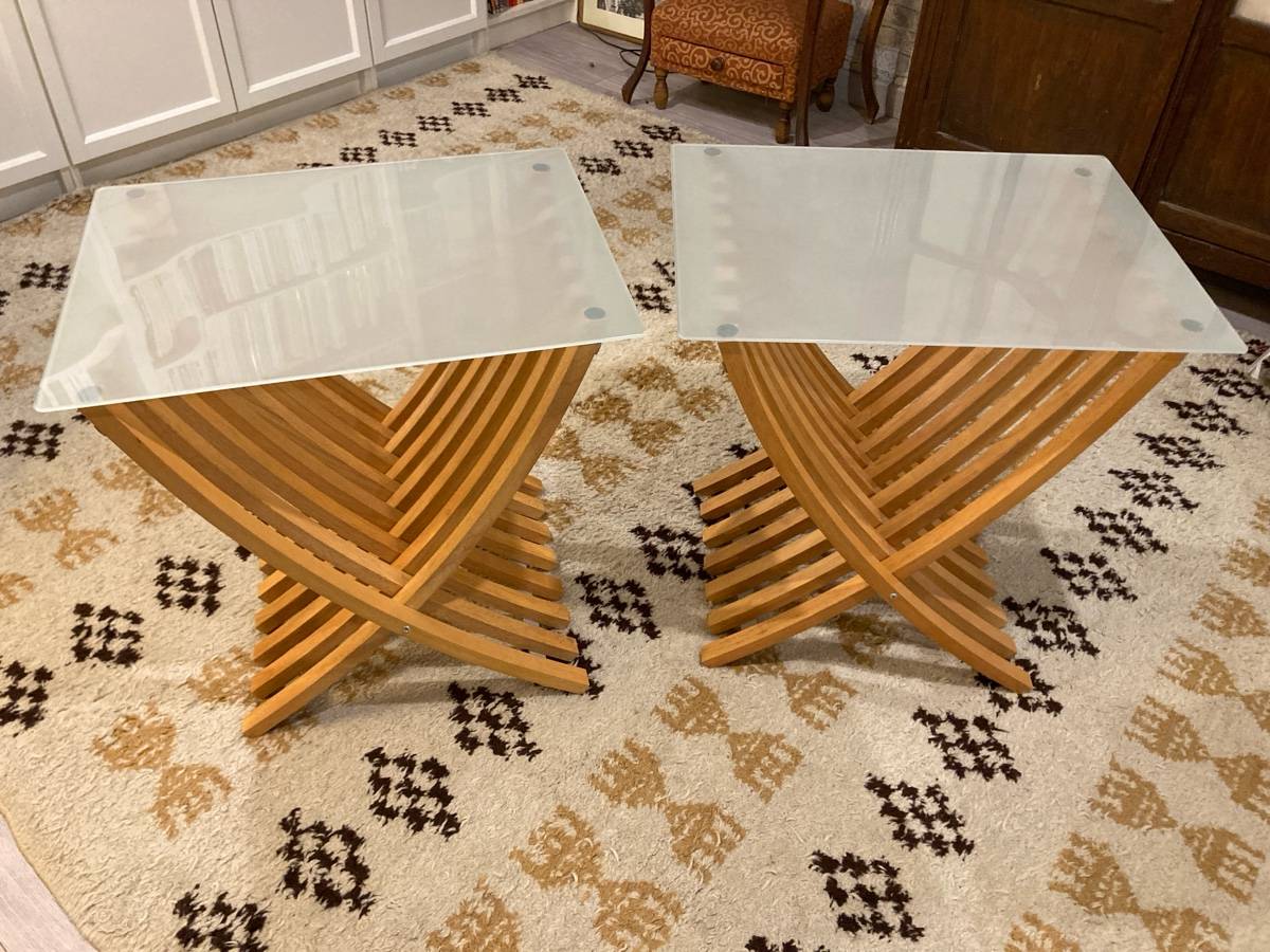 2 tables de chevet IKEA EKEBERG