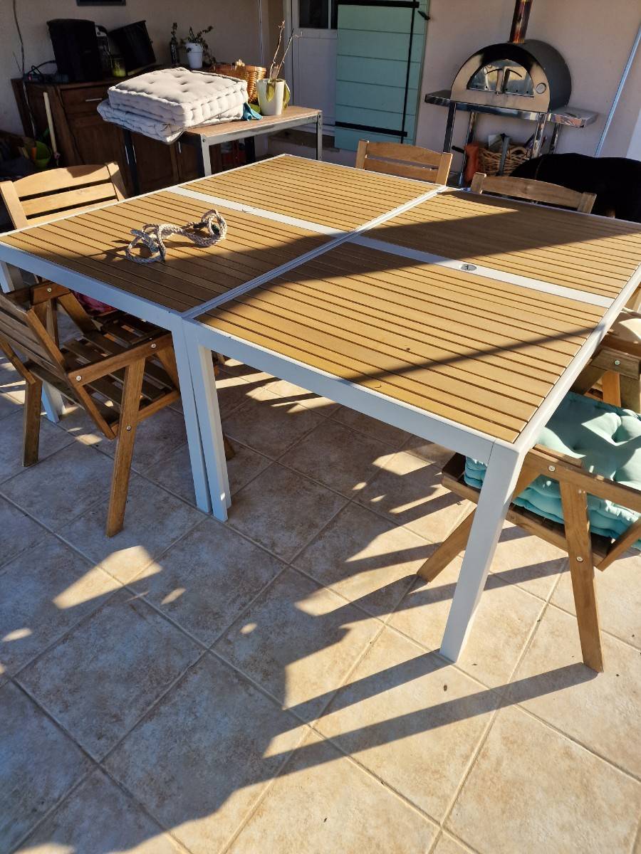 2 tables jardin exterieur Ikea Själland brun clair sur Gens de Confiance