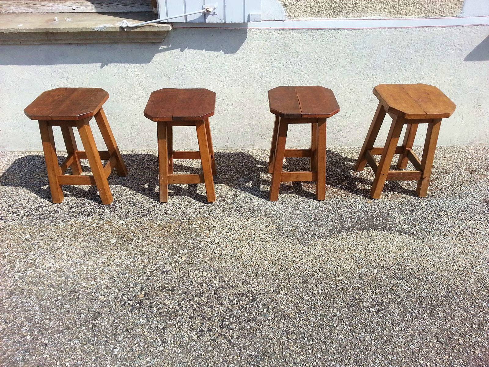 Vends Lot de 4 robustes tabourets en bois dur, dessus en fresne