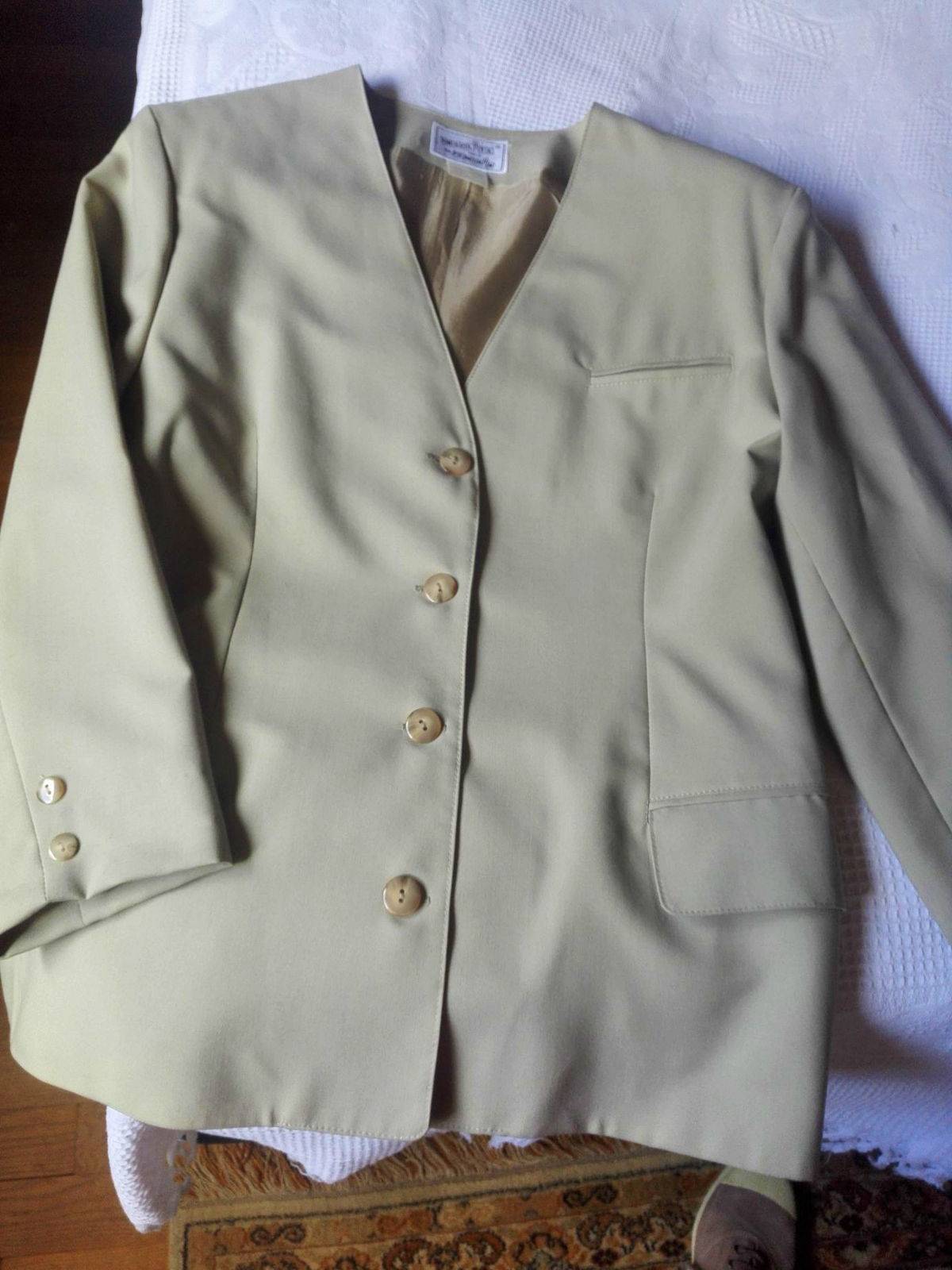Tailleur neuf de couleur vert tilleul Taille M