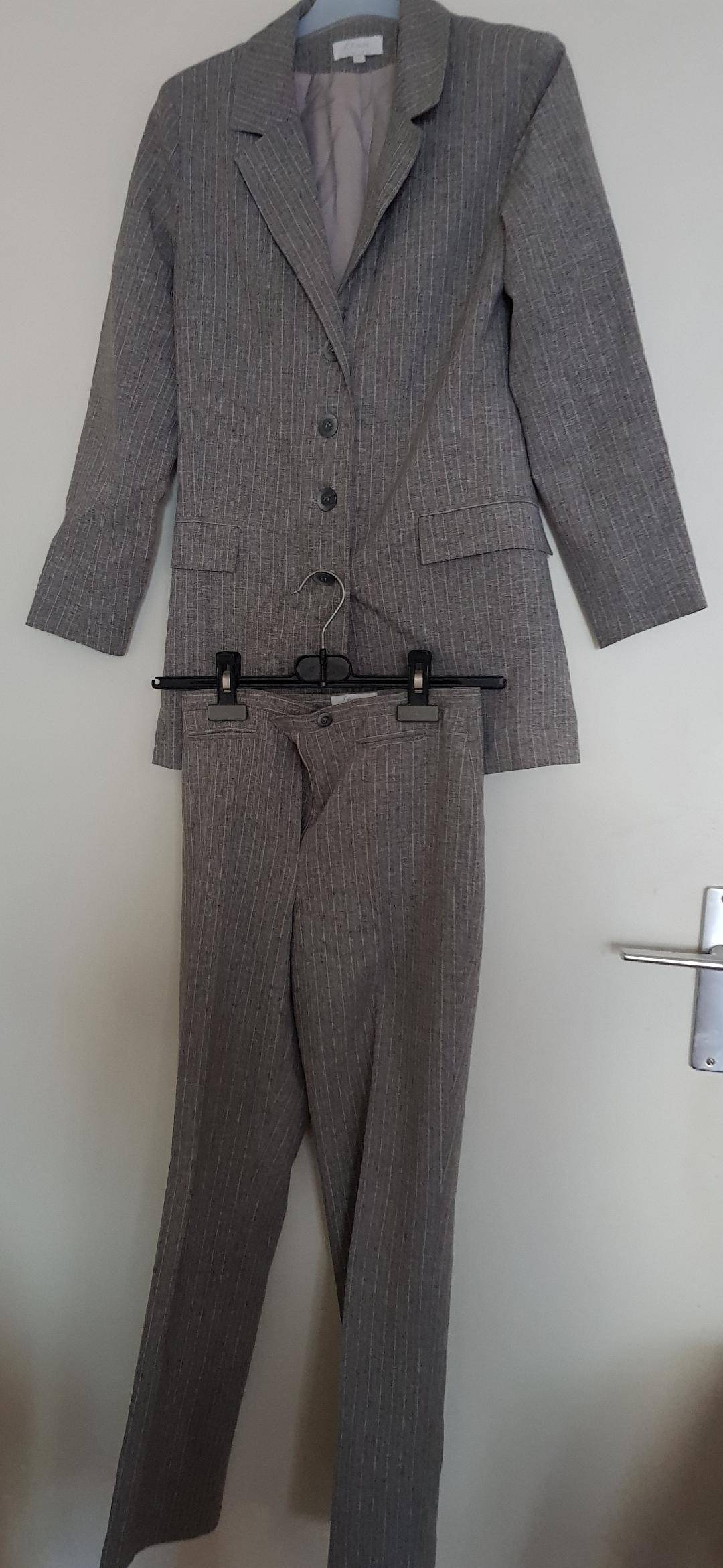 Costume Tailleur Femme Gregory Pat Gris Foncé Taille 38 - Veste Et Pantalon Polyester-cupro - Occasion TBE