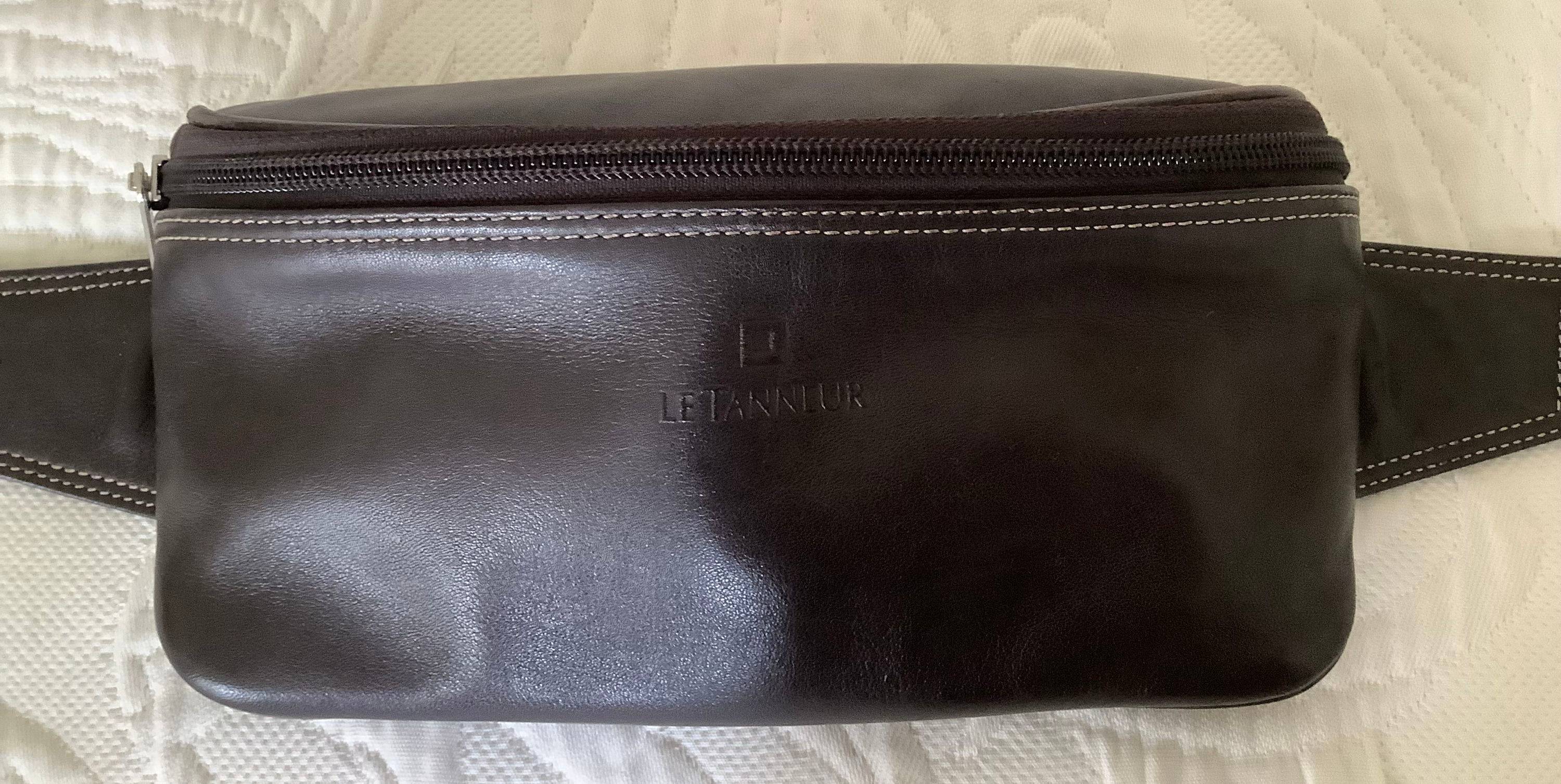 Vends sac banane en cuir lisse marron, doublé, avec ceinture réglable, poches fermeture éclair, neuf