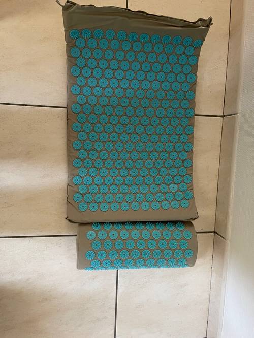 Tapis d’accupression et coussin et son sac de transport