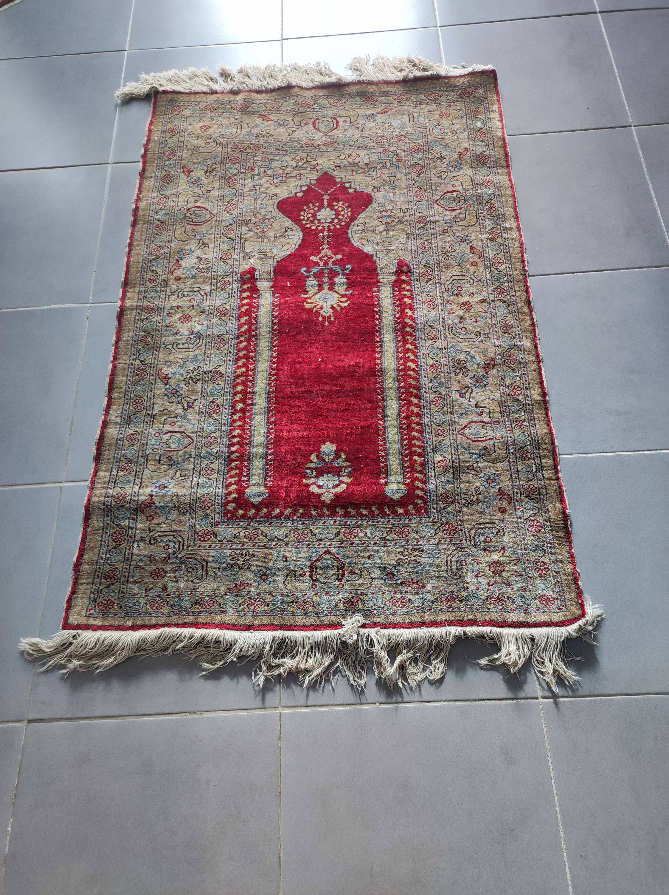 Vends tapis soyeux (asie mineure, turquie). Milieu XXème