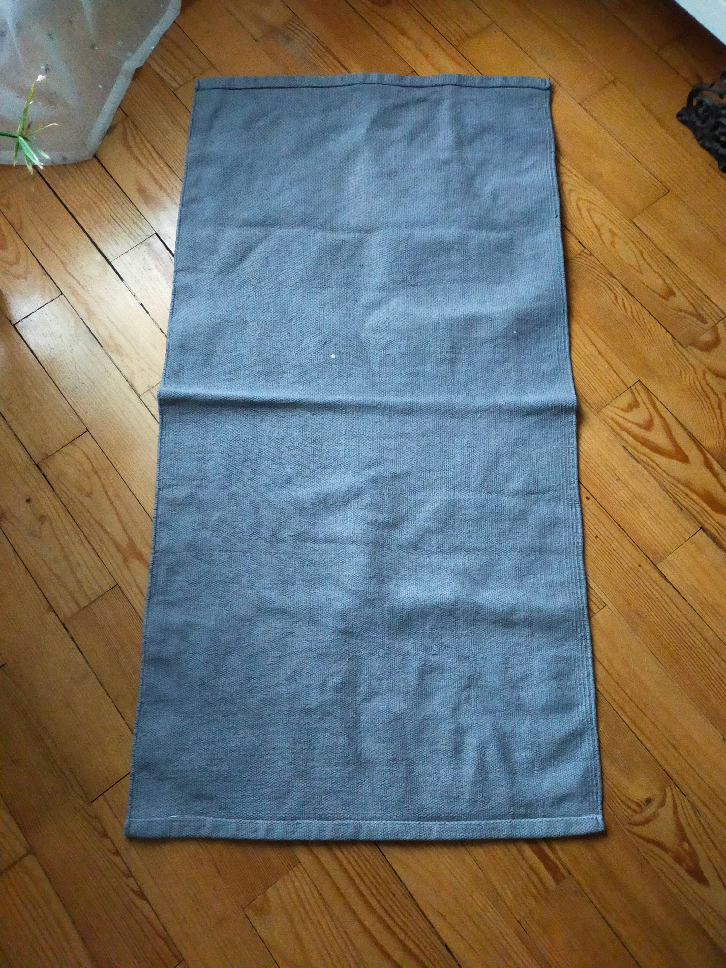Tapis tissé bleu 110 x 56 cm