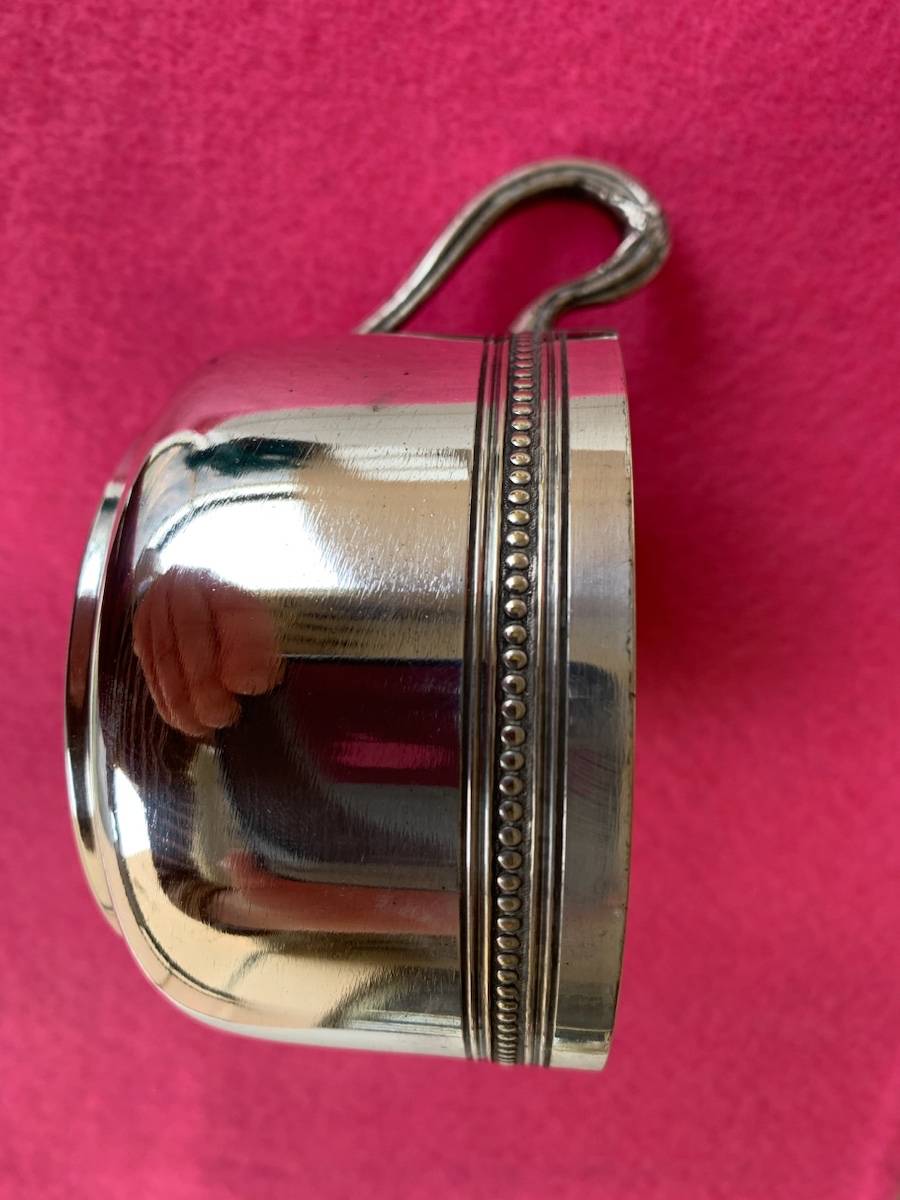 Vends tasse, métal argenté- perlée en excellent état