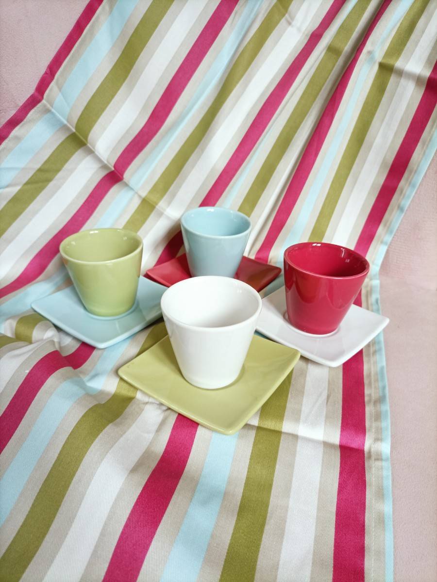 Tasses à café + chemin de table
