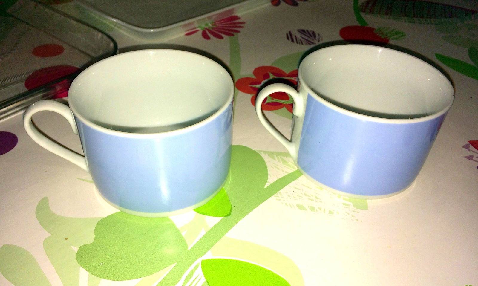 Deux tasses modernes
