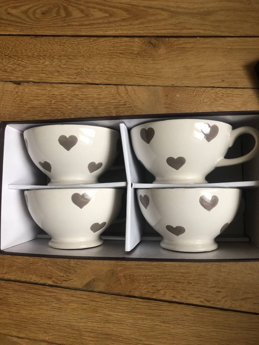 4 tasses neuves