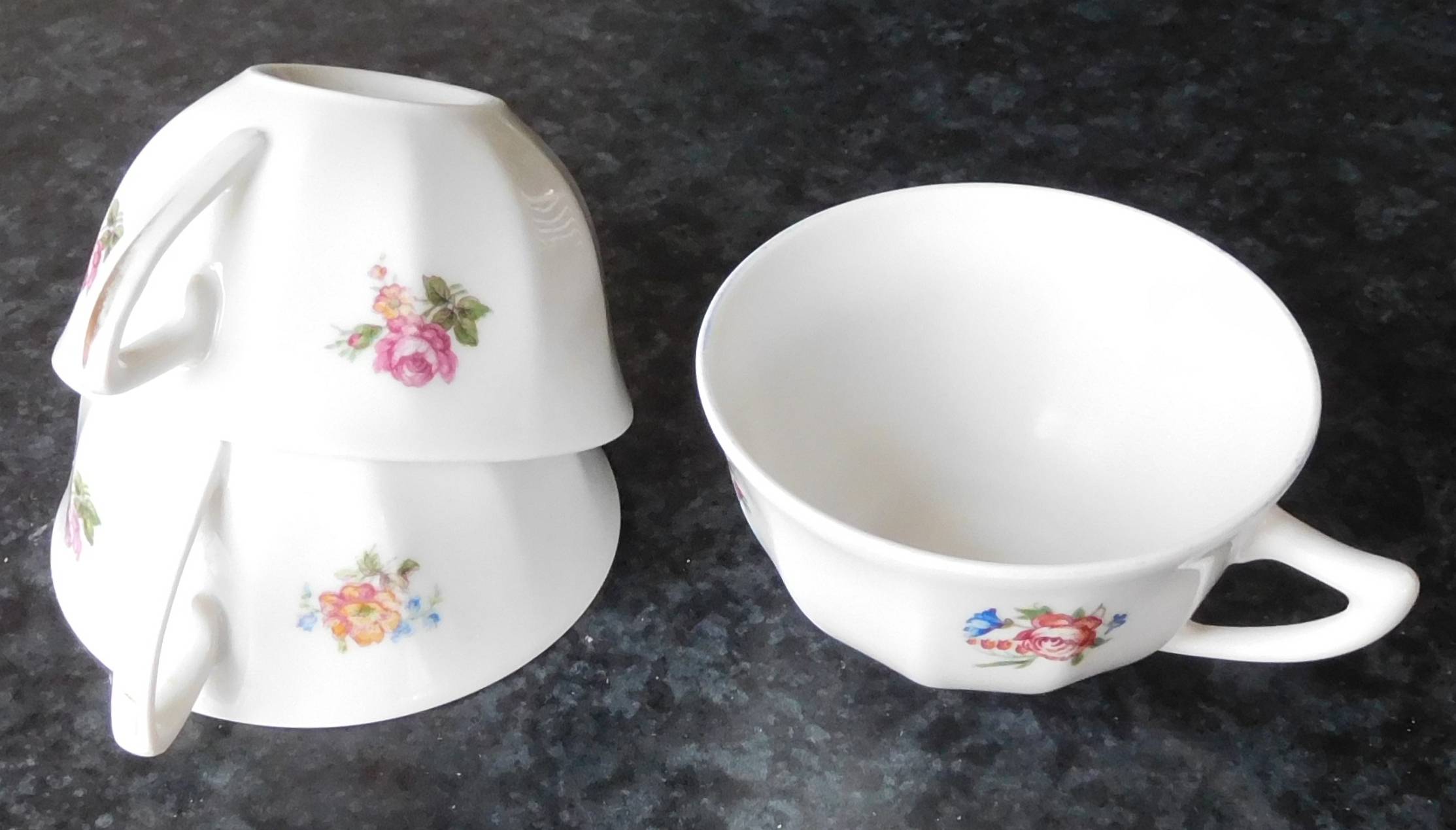 Lot de 3 tasses à café porcelaine