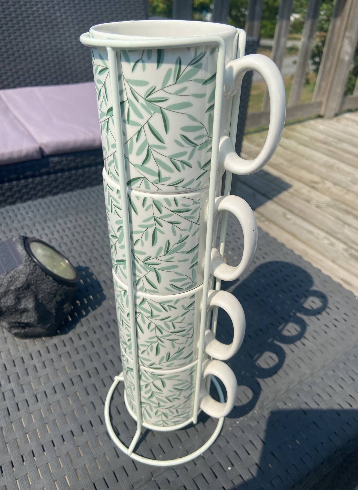 4 tasses/mugs sur présentoir