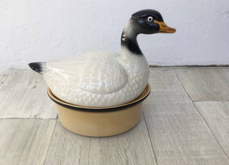 Vends plat neuf en céramique émaillée vintage avec couvercle terrine canard