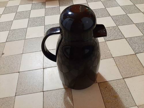 Thermos noir plastic extérieur