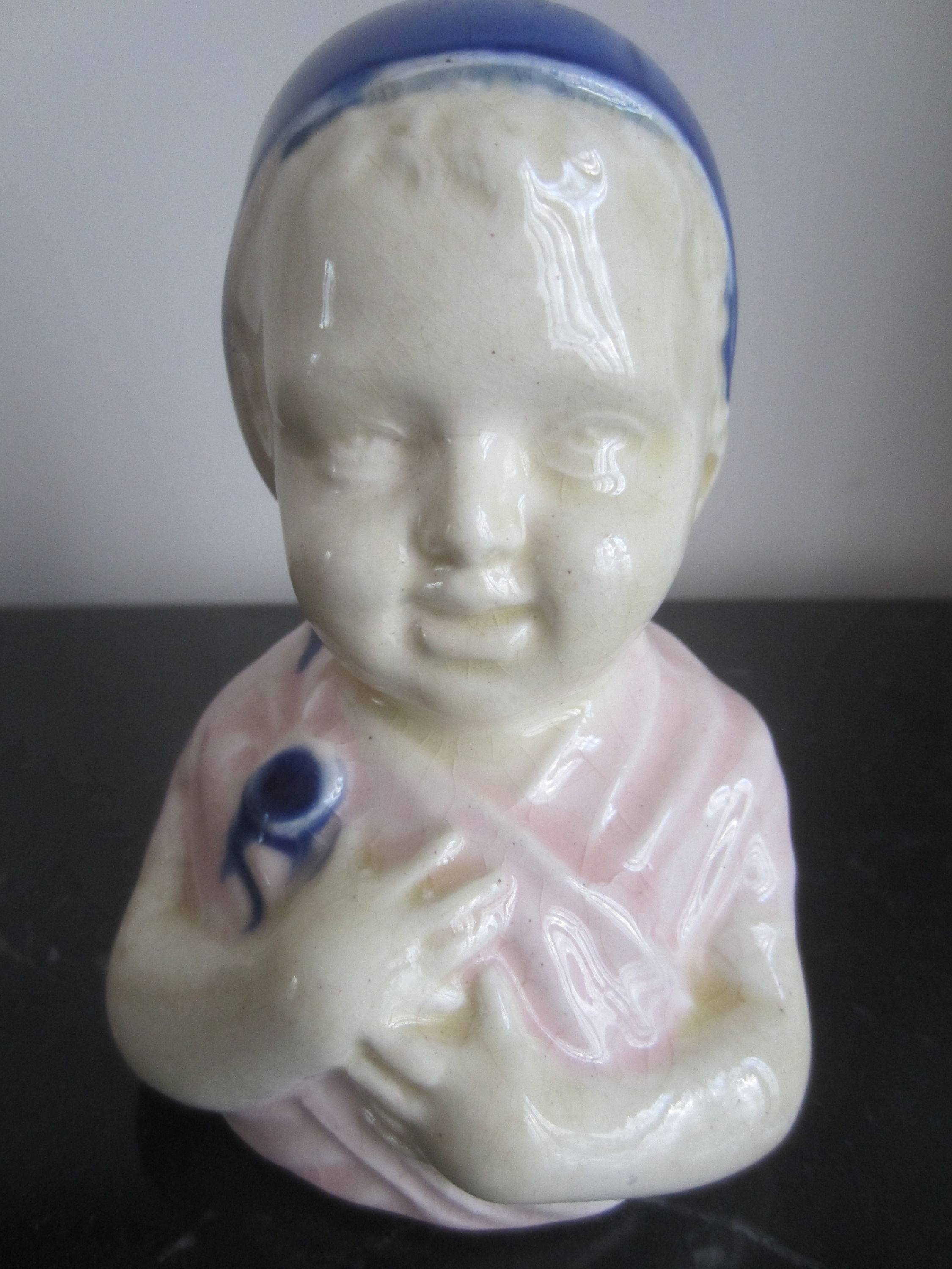 Vends adorable bébé en tirelire ancienne en céramique