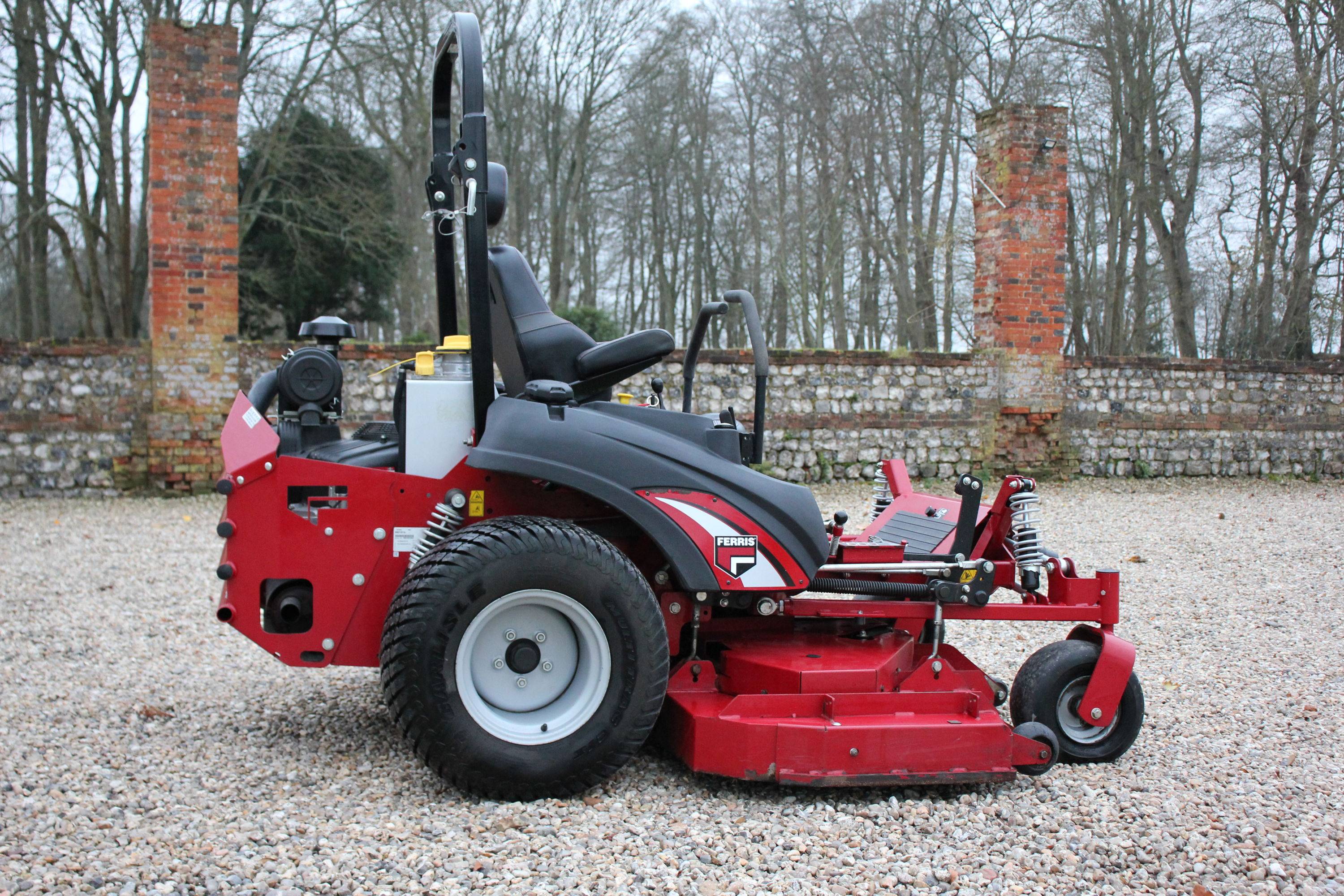 Vends tondeuse autoportée ISX3300 Ferris largeur de coupe 180 cm