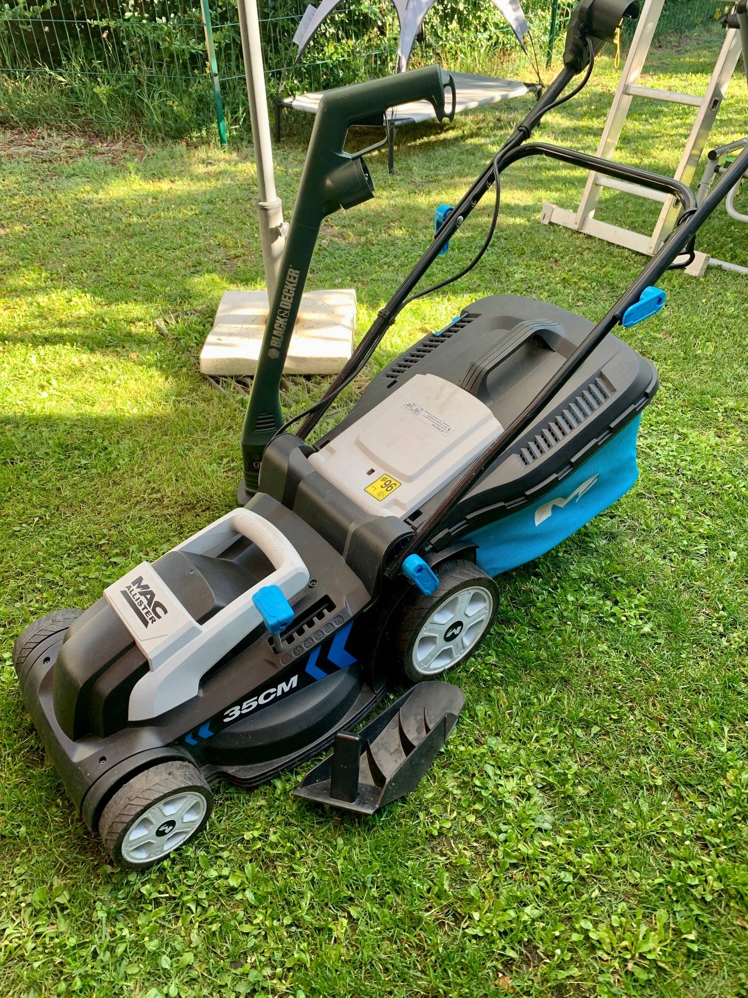 Tondeuse Filaire 1200W Easyrotak 32-215 - Largeur De Coupe 32 Cm - Hauteur De Coupe 25 à 65 Mm Bac 31 L Bosch Garten Tondeuse Filaire 1200W Easyrotak 32-215 - Largeur De Coupe 32 Cm - Hauteur De Coupe 25 à 65 Mm Bac 31 L Bosch Garten