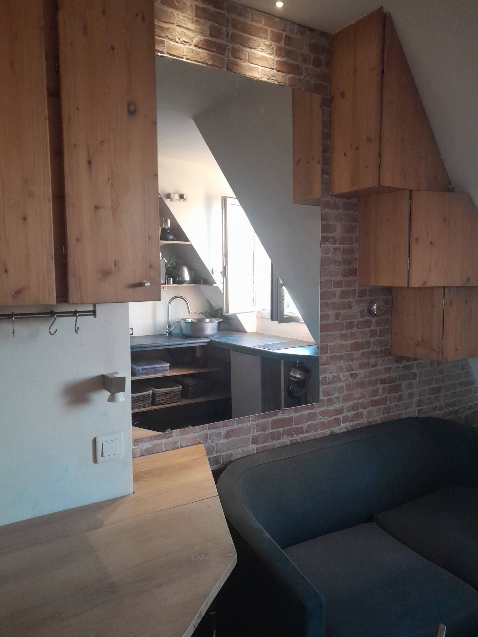 Studio 9m², TOUTES DUREES, métro Pont Cardinet, BAIL CIVIL NON ELIGIBLE AUX APL, libre au 5 juillet