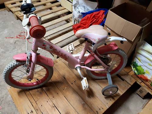 5 tricycles et 7 velos enfants profit de la paroisse