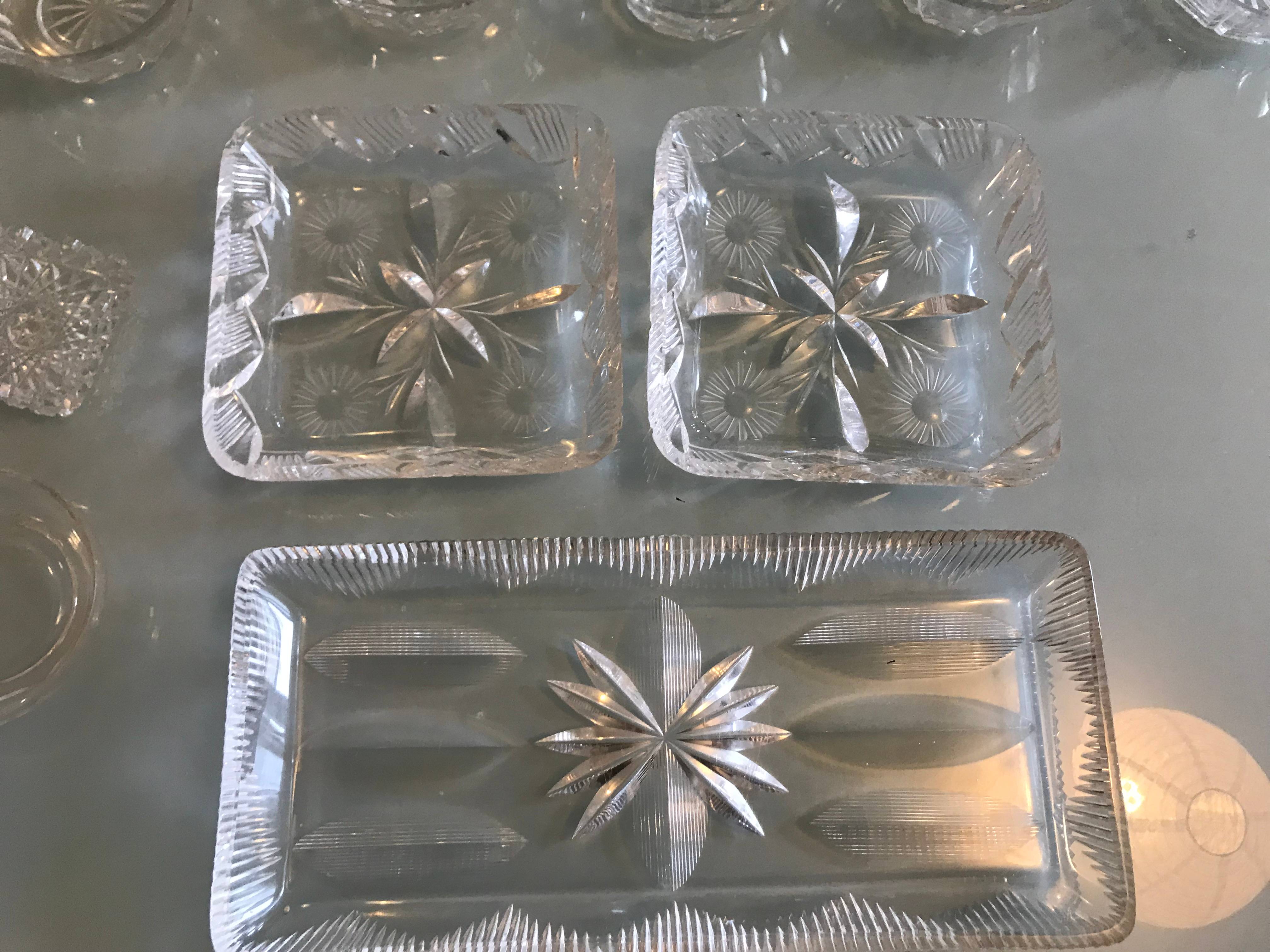 Trois plats en cristal