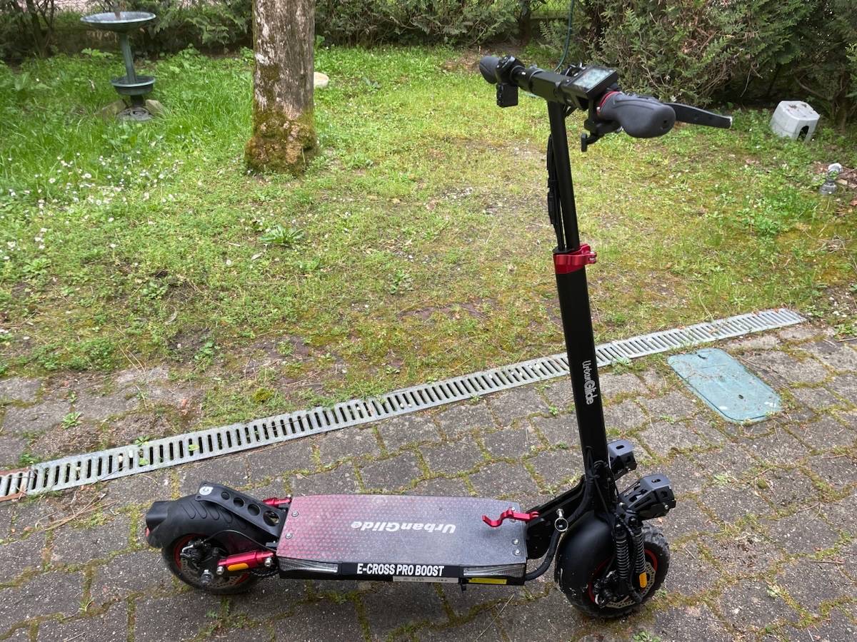 Loue trottinette électrique E-cross pro boost