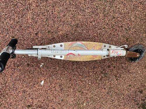 2 trottinettes pliables