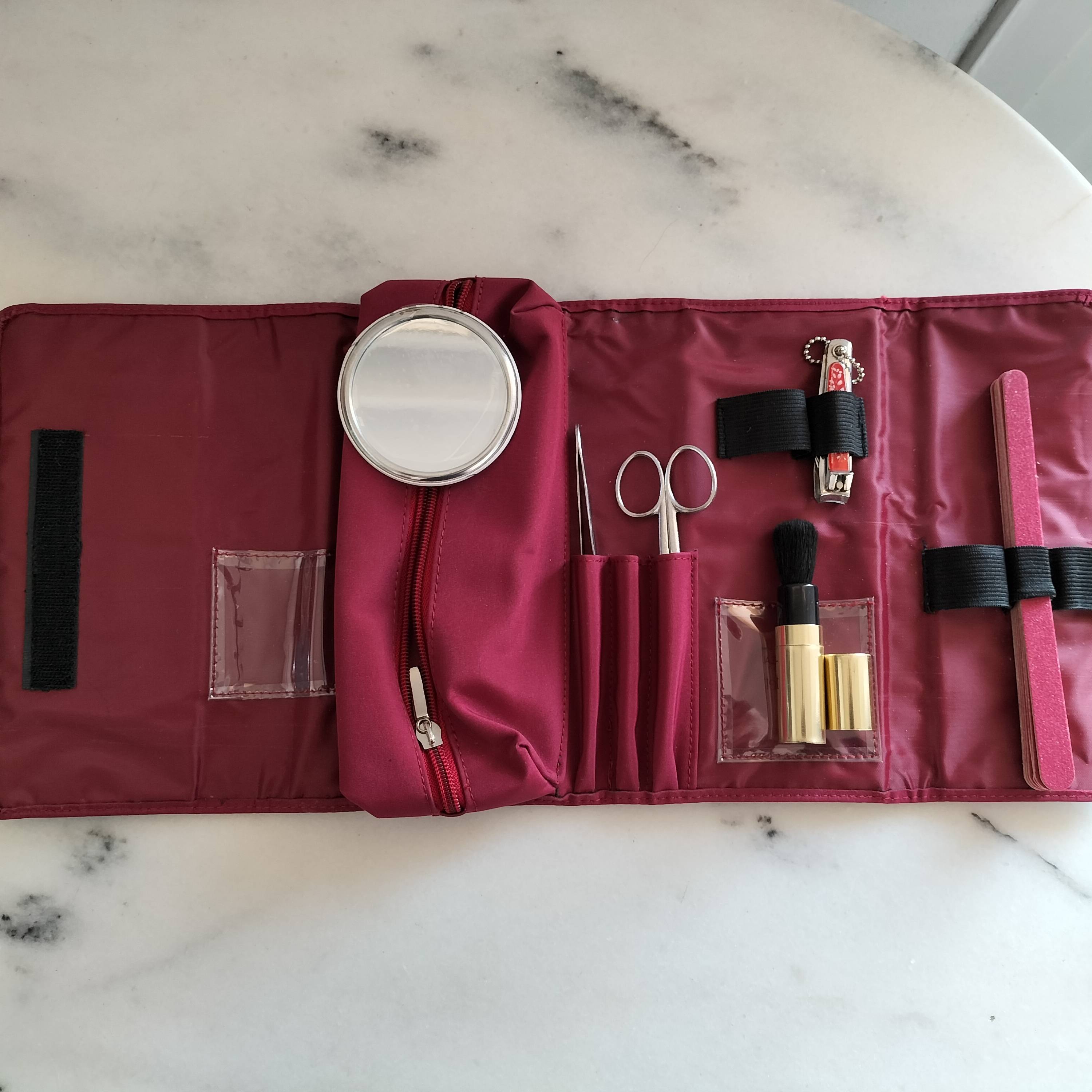 Vends trousse manucure / maquillage avec ses accessoires neuve