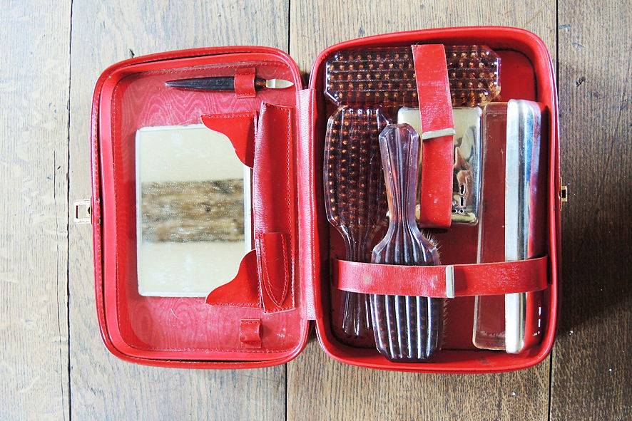 Trousse de voyage vintage et son nécessaire de toilette