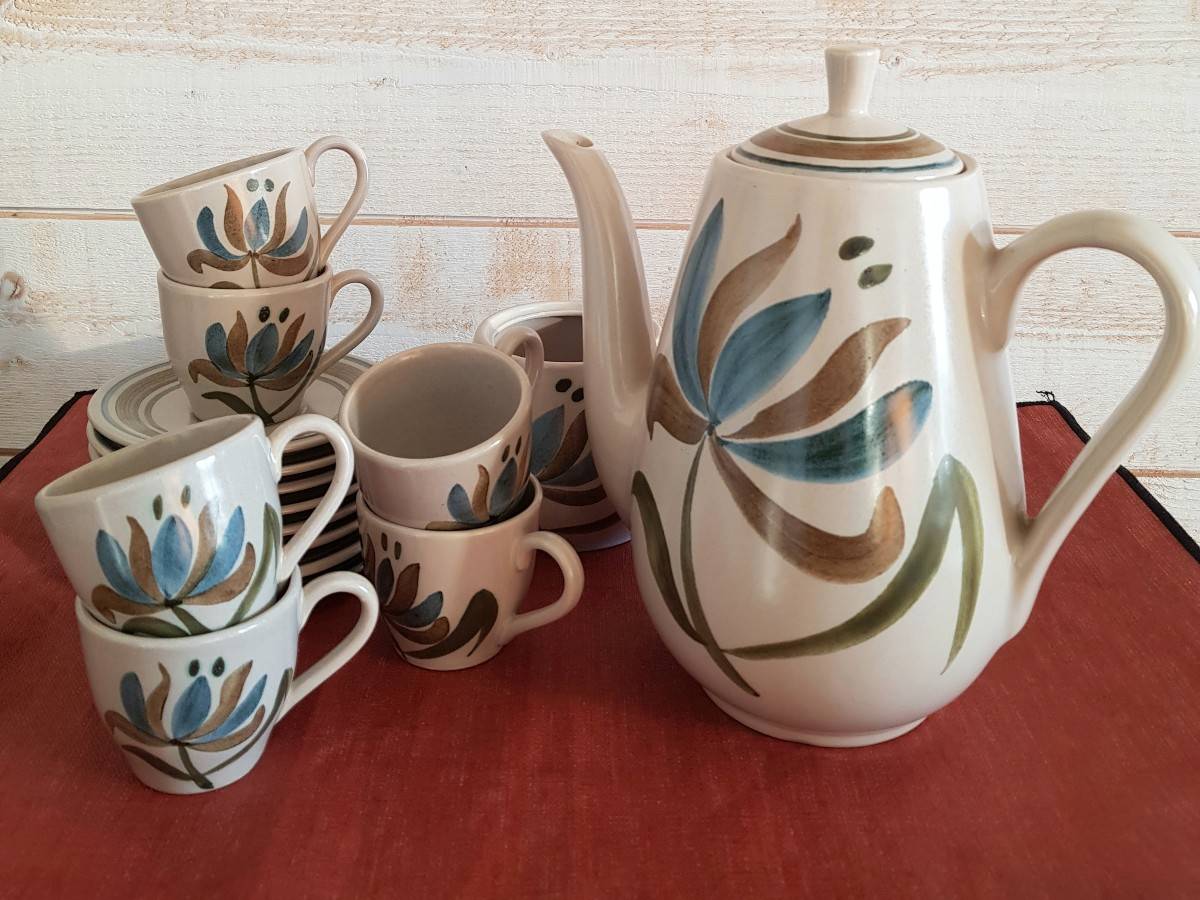 Vends service à café vintage en porcelaine de Longchamp en très bon état (8 pièces)
