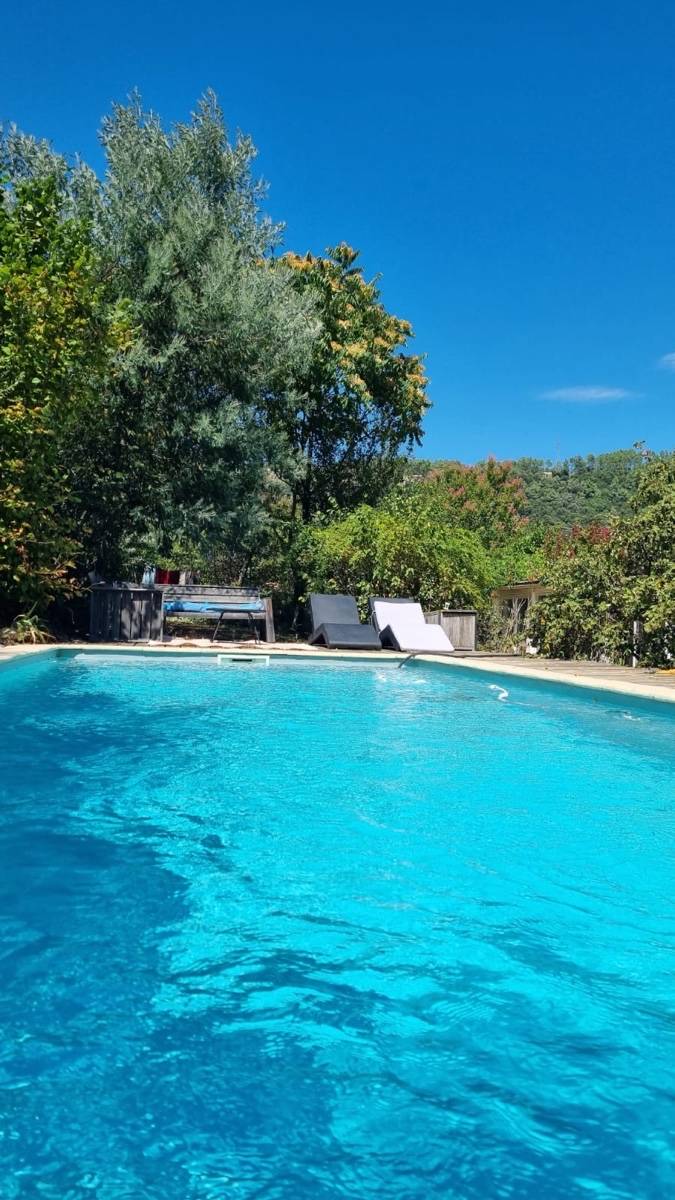 Loue pour les vacances maison 12 couchages en Ardèche du Sud Chambonas