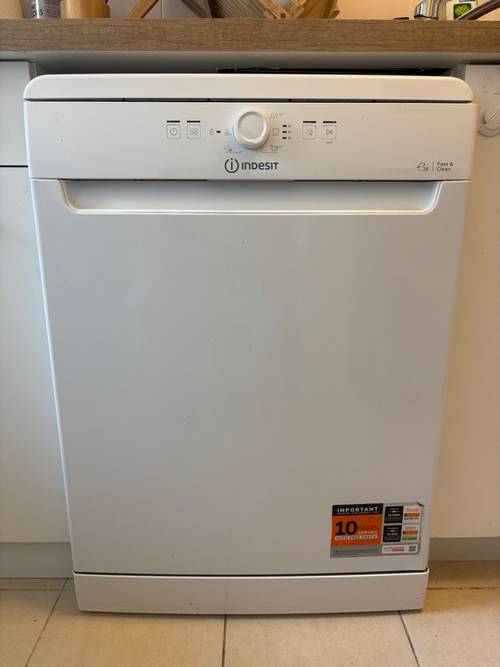 Lave-vaisselle Indesit, état neuf