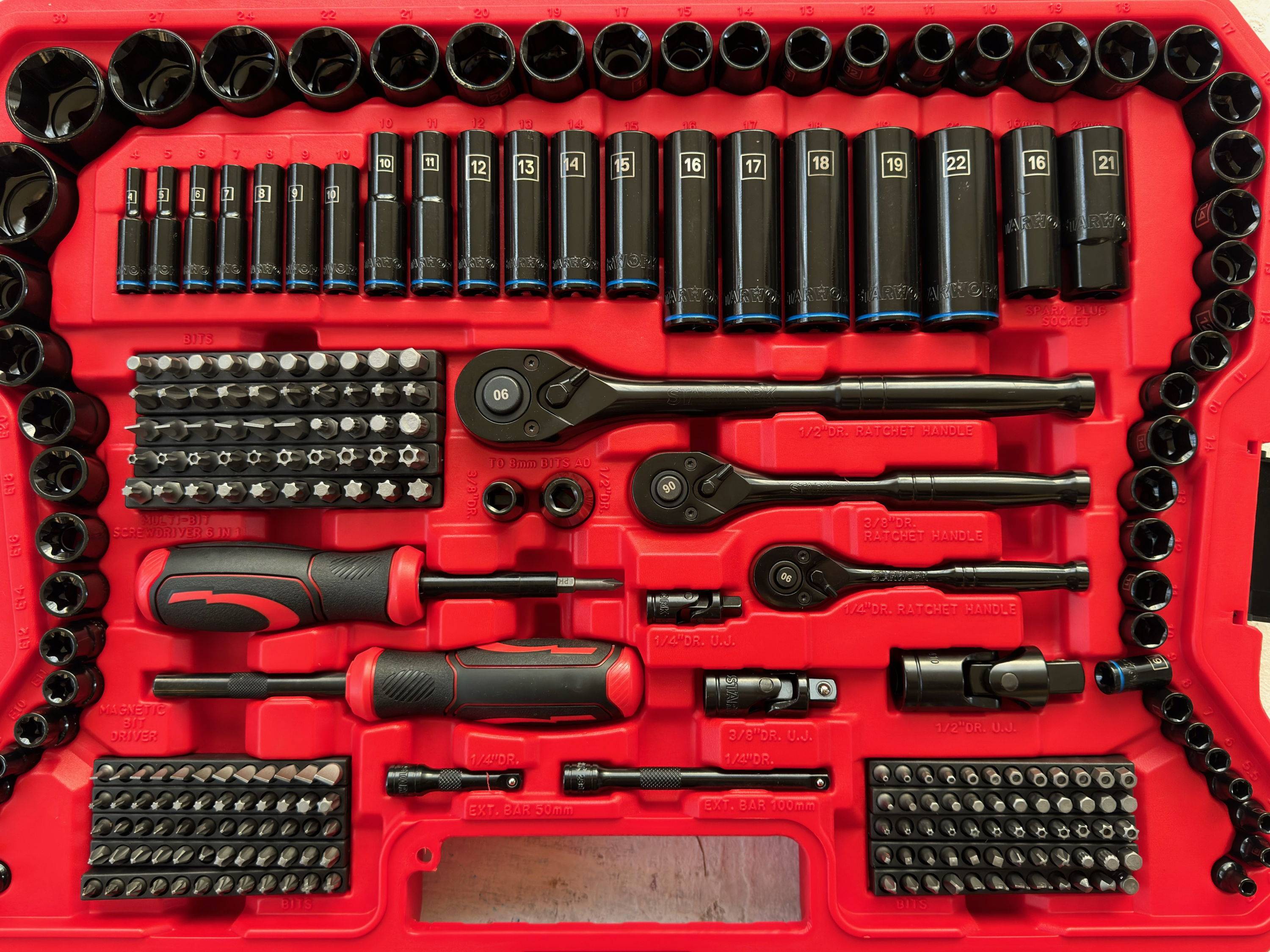 Valise de 305 outils mécaniques neufs