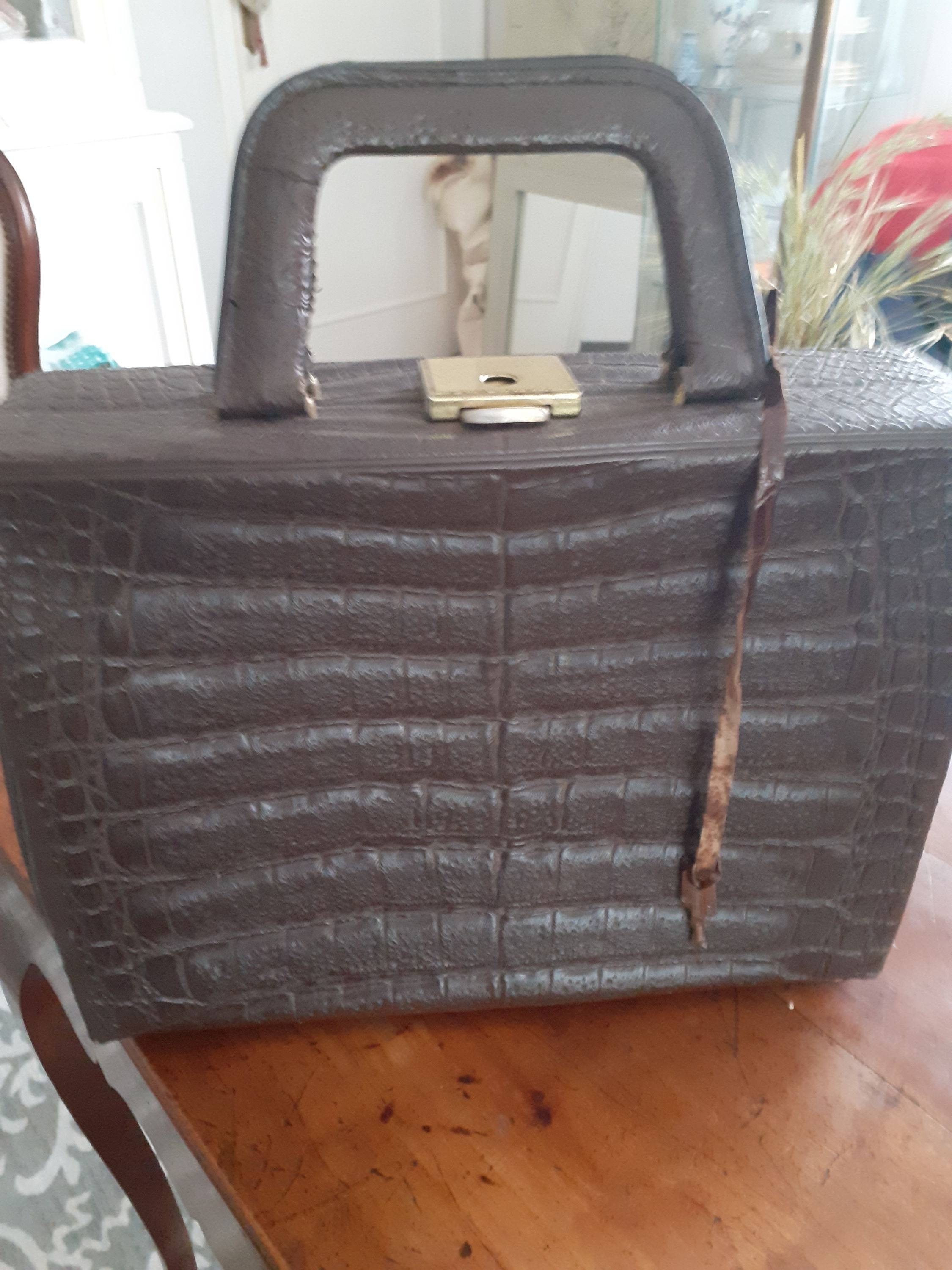 Vends vanity-case en faux cuir d’éléphant marron de voyage