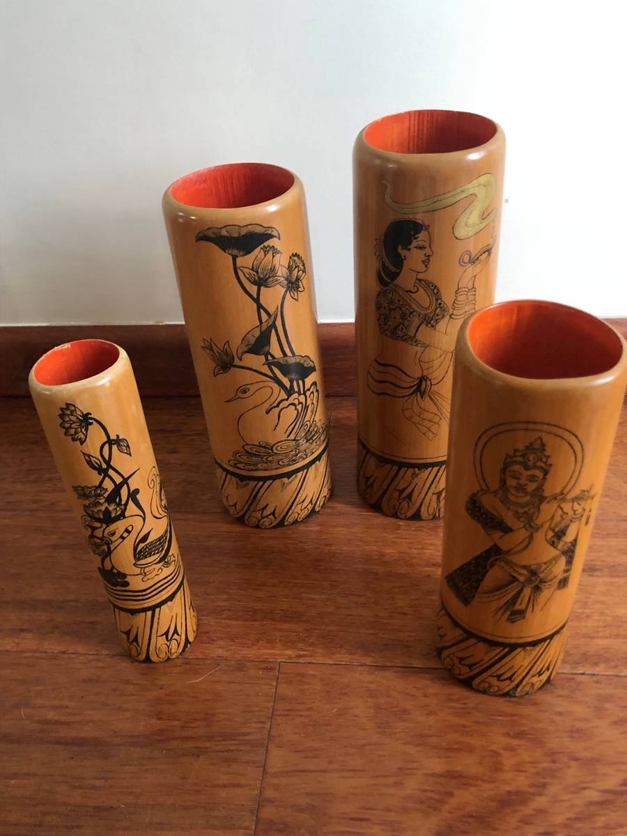 4 vases en bambou antiquité hindou avec motif sanskrit