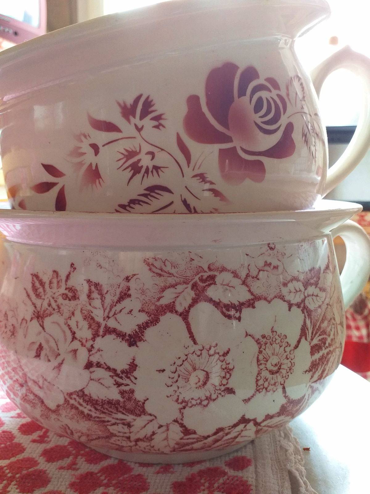 2 vases de nuit ou pots de chambre XIX siècle