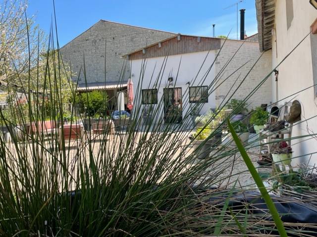 Vends ancien corps de ferme rénové en Charente Maritime - 6 chambres, 362m², Marsais (17)