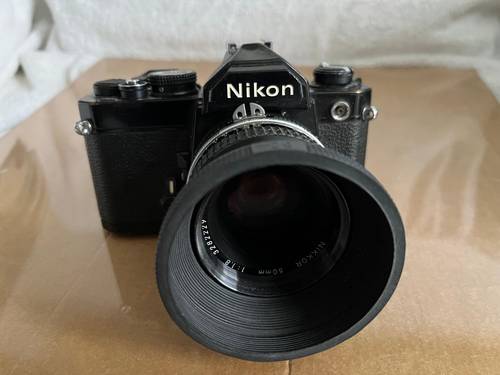A vendre appareil photo Nikon FM argentique avec objectif 50mm 1.1.8