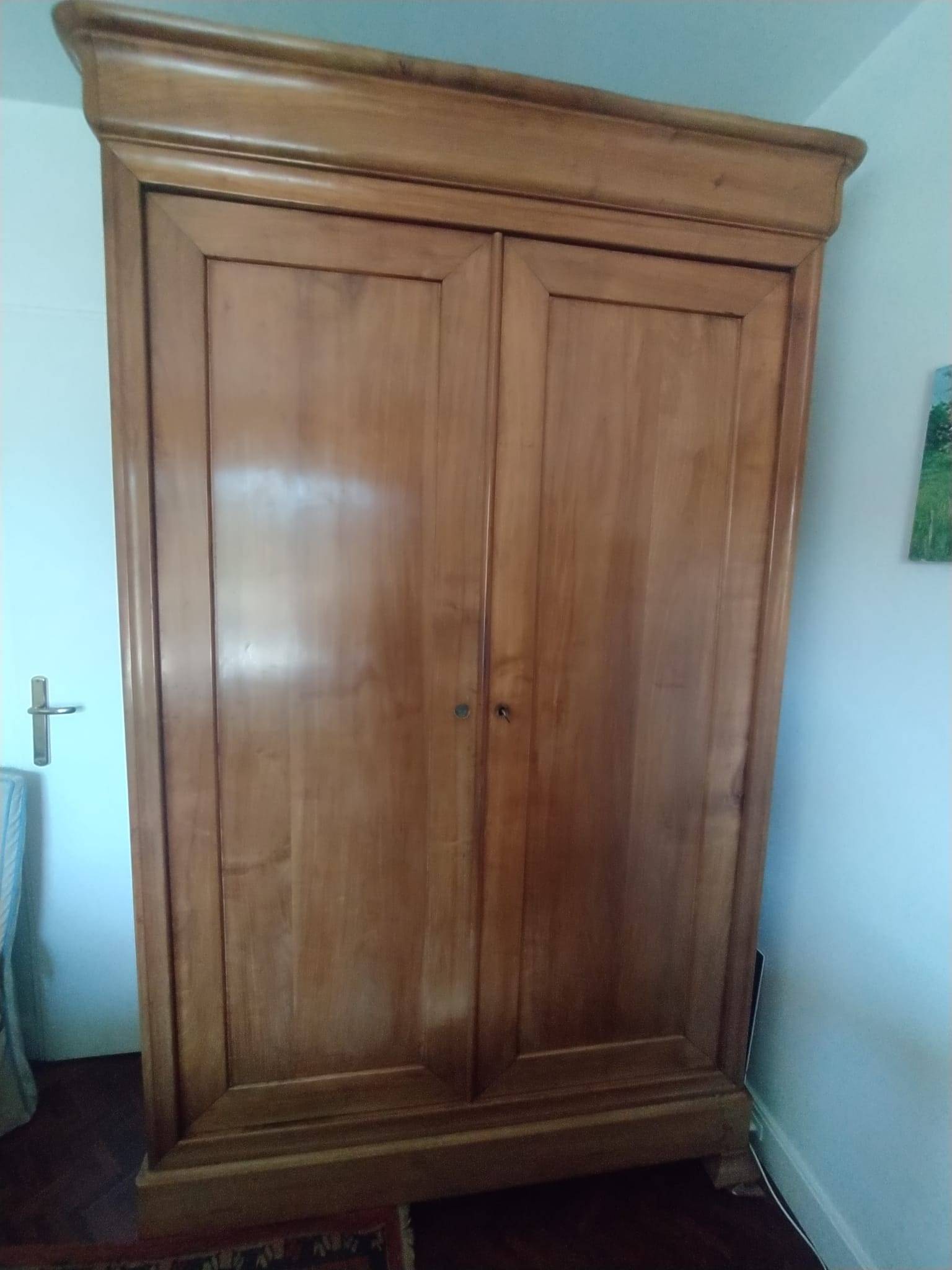A vendre armoire Louis Philippe en bois fruitier sur Gens de Confiance