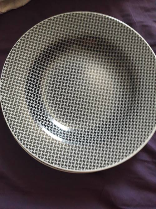 A vendre 7 assiettes de chez Habitat Bistro