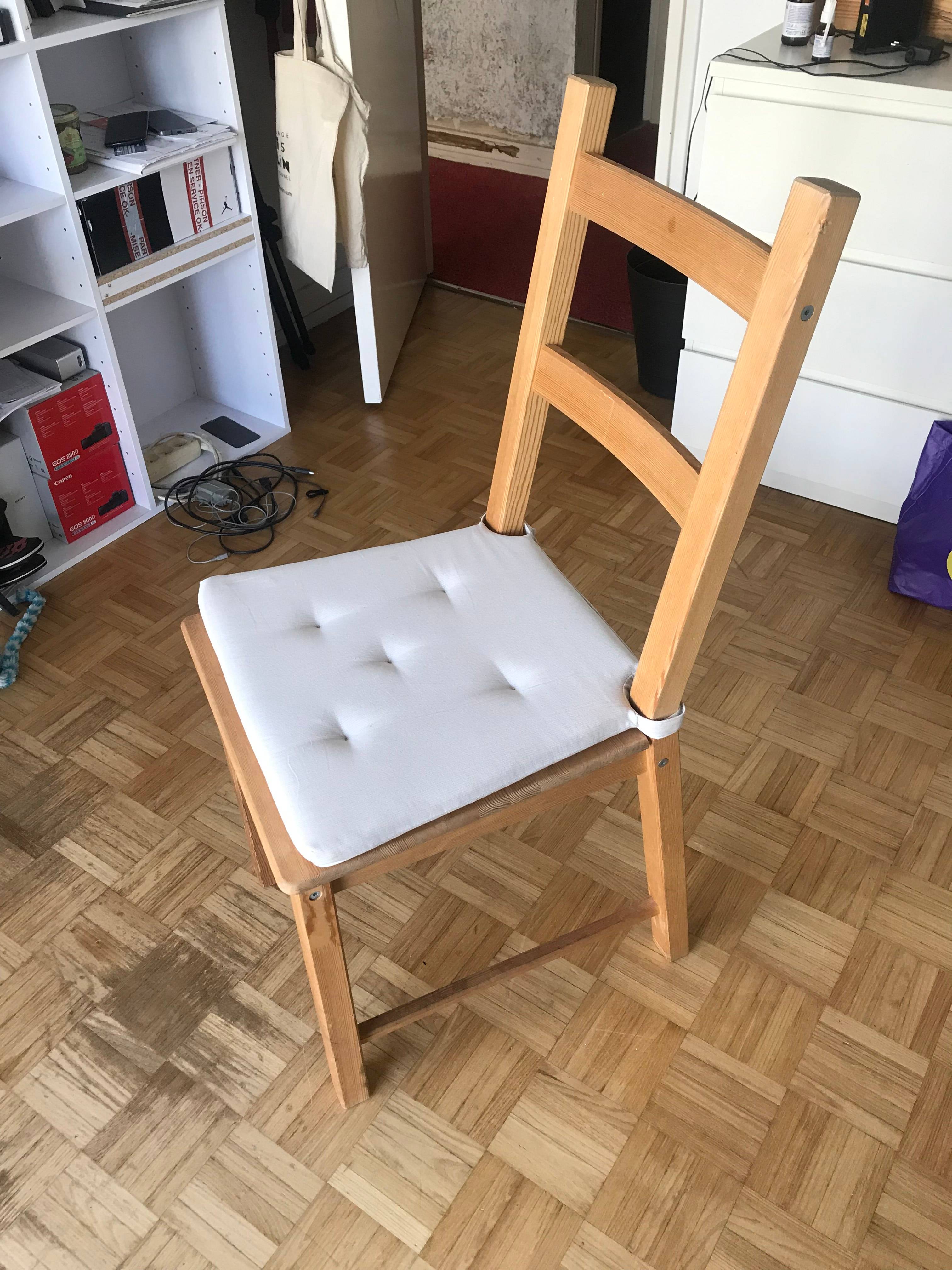 A vendre chaise en bois clair sur Gens de Confiance