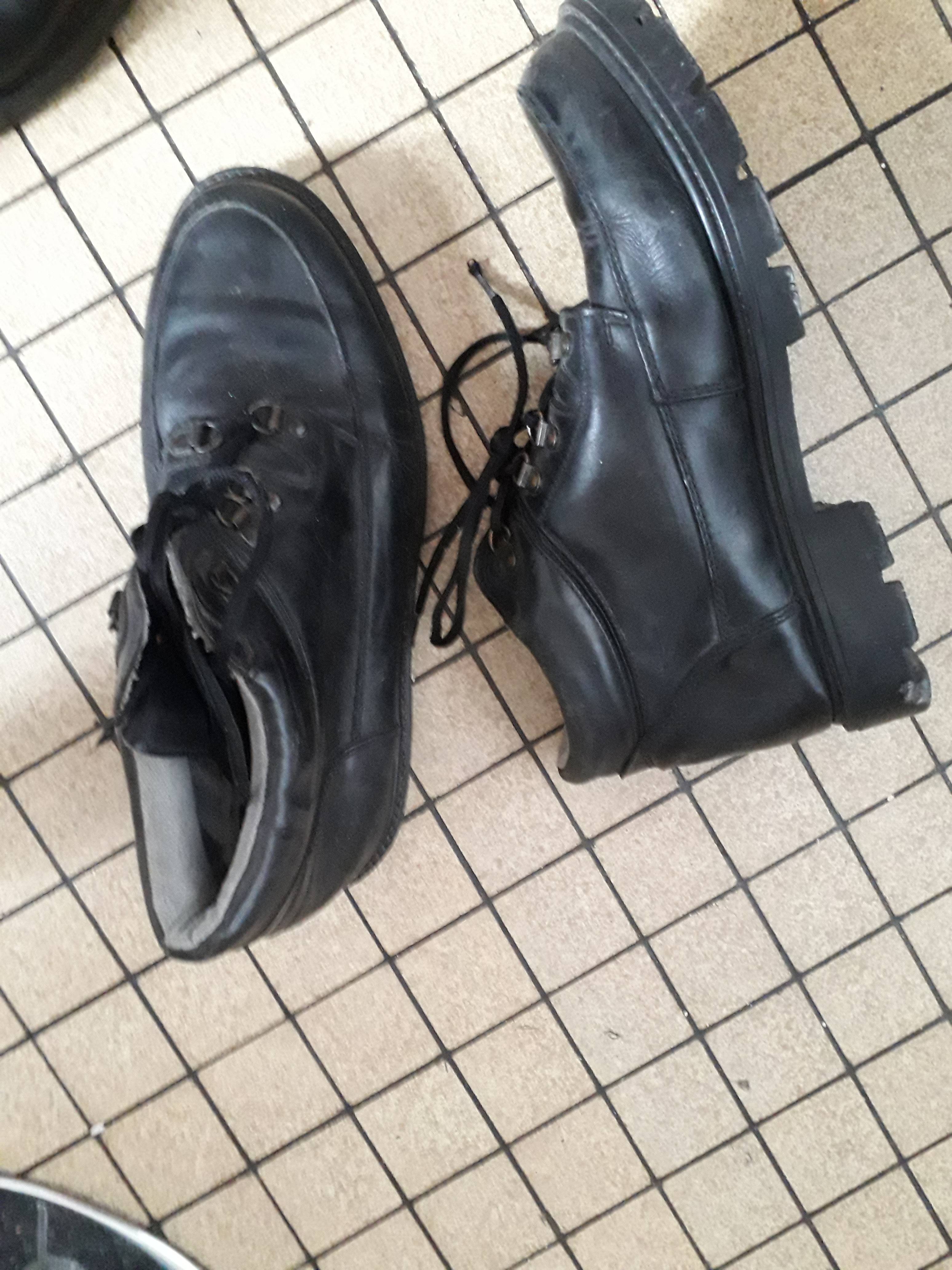 Vends chaussures, pointure 42, Aigle homme, noires en cuir, Possible pour le neige