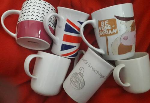 A vendre 6 mugs et diverses vaisselle