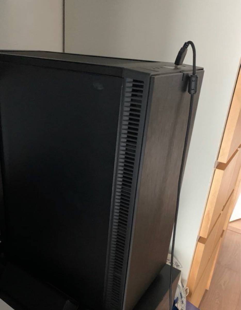 Vends PC gamer et le reste du set up composé d’un écran incurvé MSI ...