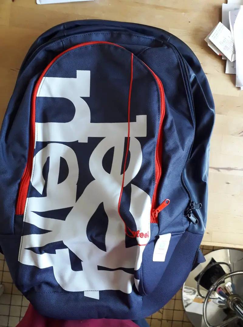 A vendre un sac à dos pour y ordinateur avec confort et sécurité pour le dos, Neuf