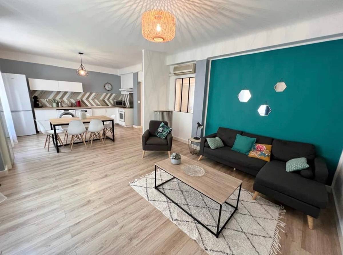 Vends T3 rénové et meublé Antibes (06) - 63,6m²